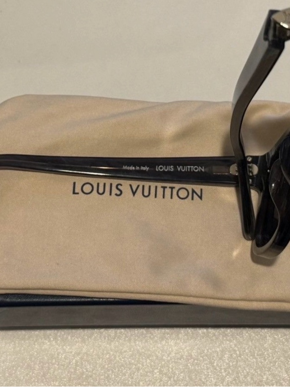 Louis Vuitton Black Gloss Rectangular Sunglasses - Picture 3 of 6
